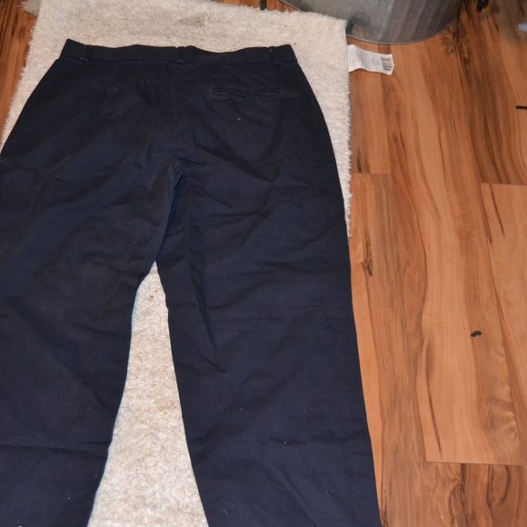 Docker's Size 10M - Picture 3 of 4